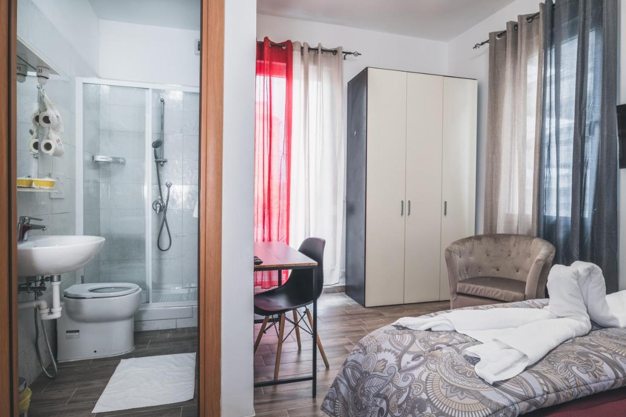 Bulldog Station Apartments With Private Wc, Ac, Tv Mestre Eksteriør billede
