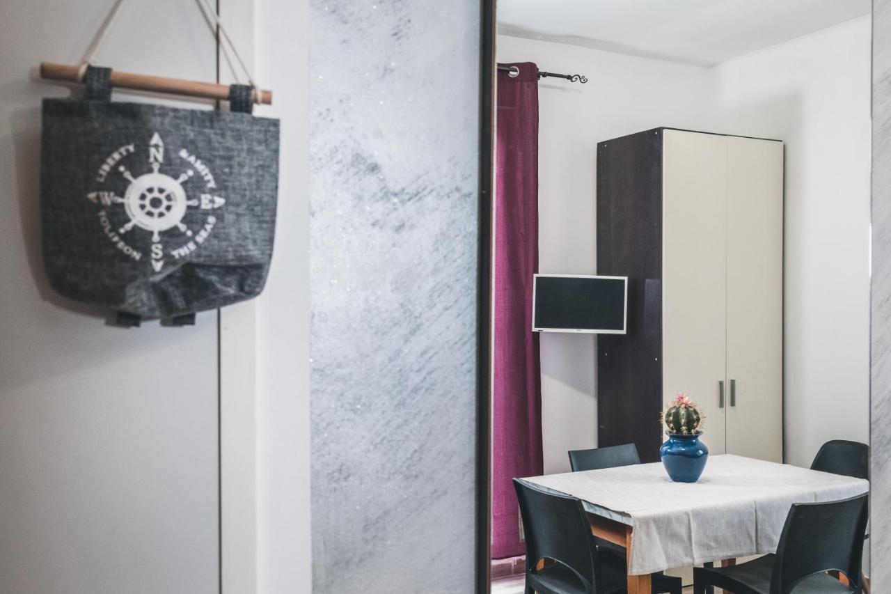 Bulldog Station Apartments With Private Wc, Ac, Tv Mestre Eksteriør billede