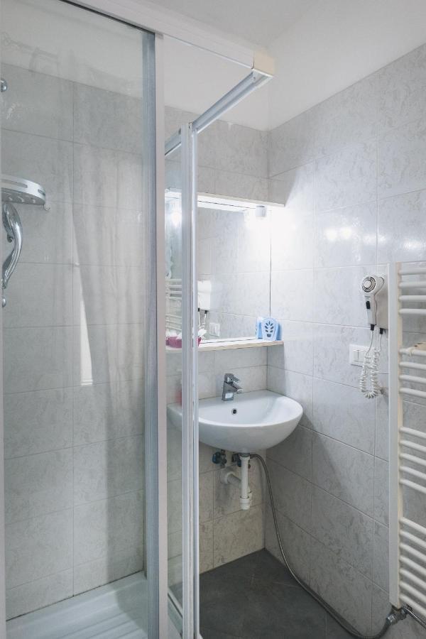 Bulldog Station Apartments With Private Wc, Ac, Tv Mestre Eksteriør billede