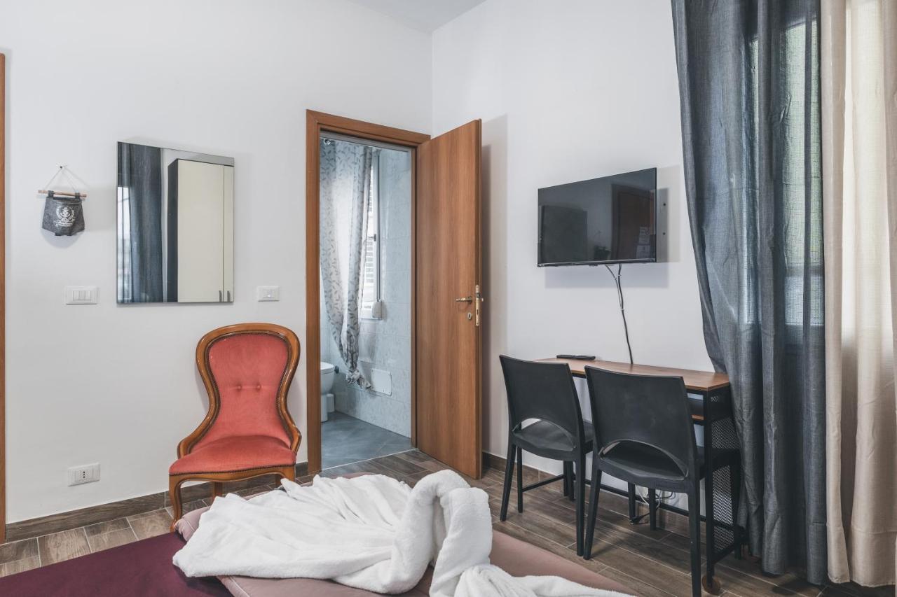 Bulldog Station Apartments With Private Wc, Ac, Tv Mestre Eksteriør billede
