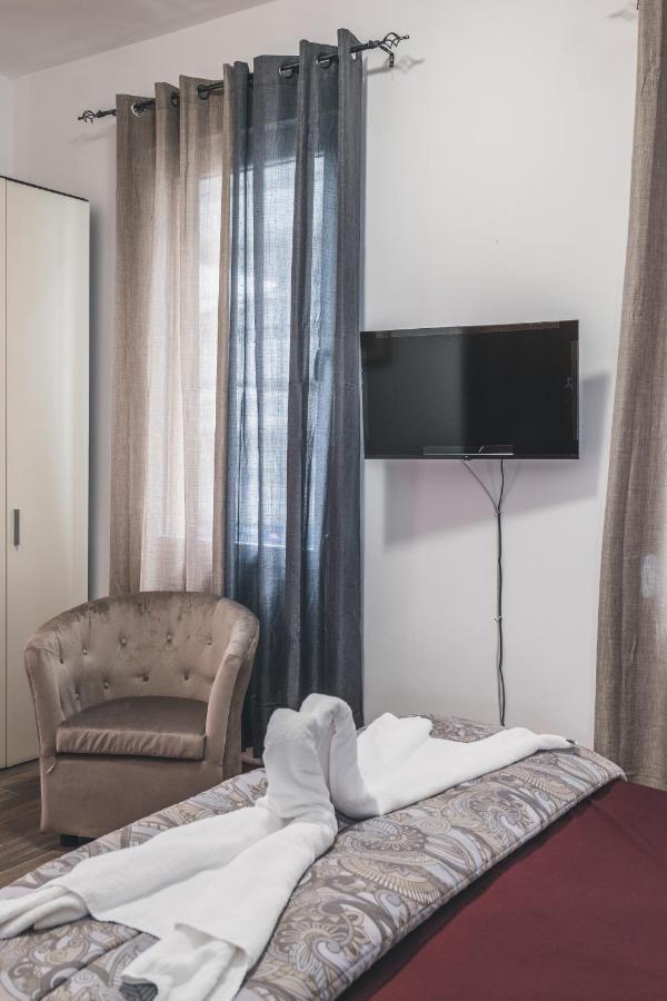 Bulldog Station Apartments With Private Wc, Ac, Tv Mestre Eksteriør billede