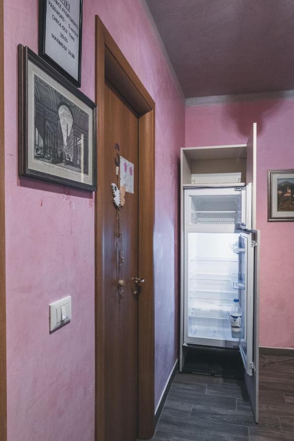 Bulldog Station Apartments With Private Wc, Ac, Tv Mestre Eksteriør billede