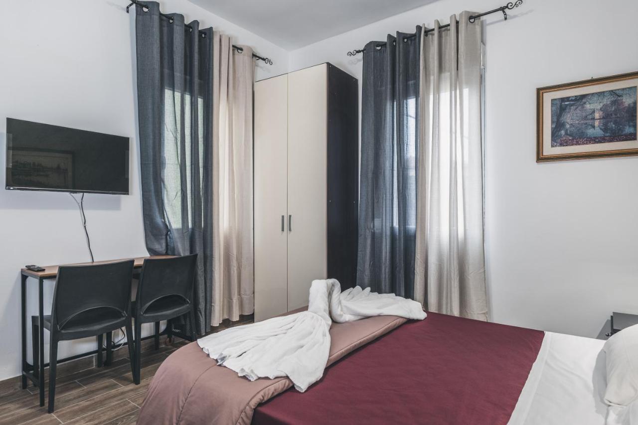 Bulldog Station Apartments With Private Wc, Ac, Tv Mestre Eksteriør billede
