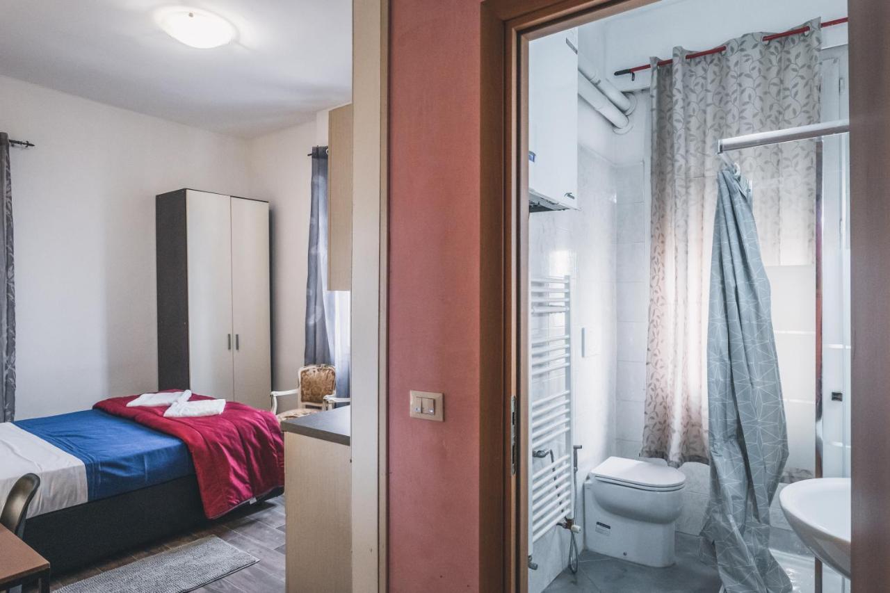Bulldog Station Apartments With Private Wc, Ac, Tv Mestre Eksteriør billede