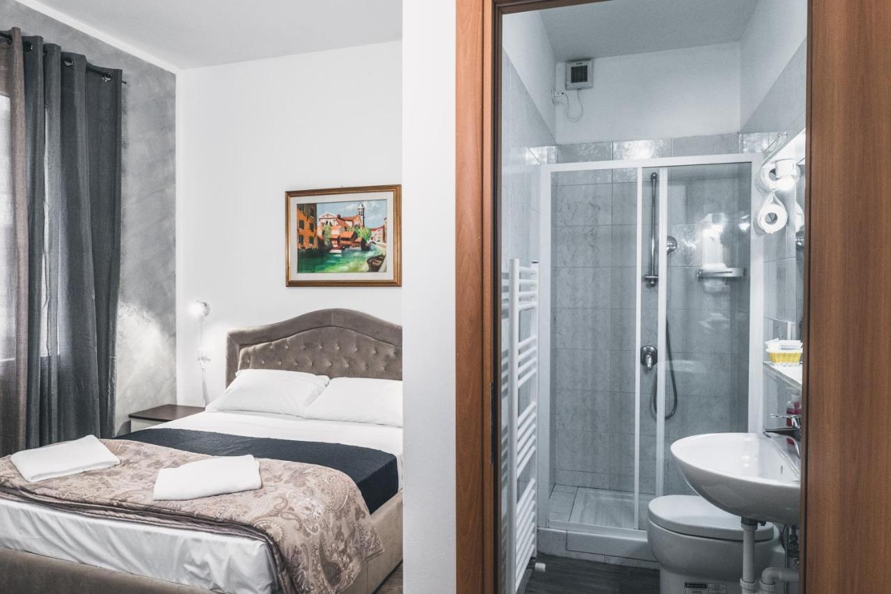 Bulldog Station Apartments With Private Wc, Ac, Tv Mestre Eksteriør billede